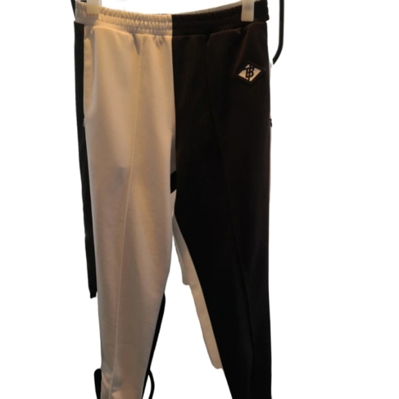 Burberry's men's jogger pants - Picture 1 of 8